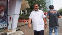Ahmad diduga sebagai koordinator sekaligus pengepul dana dari para kontraktor itu. Uang itu kemudian diduga diberikan sebagai suap kepada Amin.