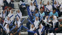 Para pelajar juga semakin memeriahkan dukungan.