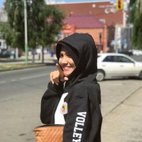Nandita juga terlihat sering memakai khimar panjang. Khimar bernuansa khaki ini sangat praktis dikenakan. Seperti kebanyakan atlet berhijab lainnya, penampilan Nandita simpel tanpa banyak aksesori. (Foto: Instagram/nanditaayu17)
