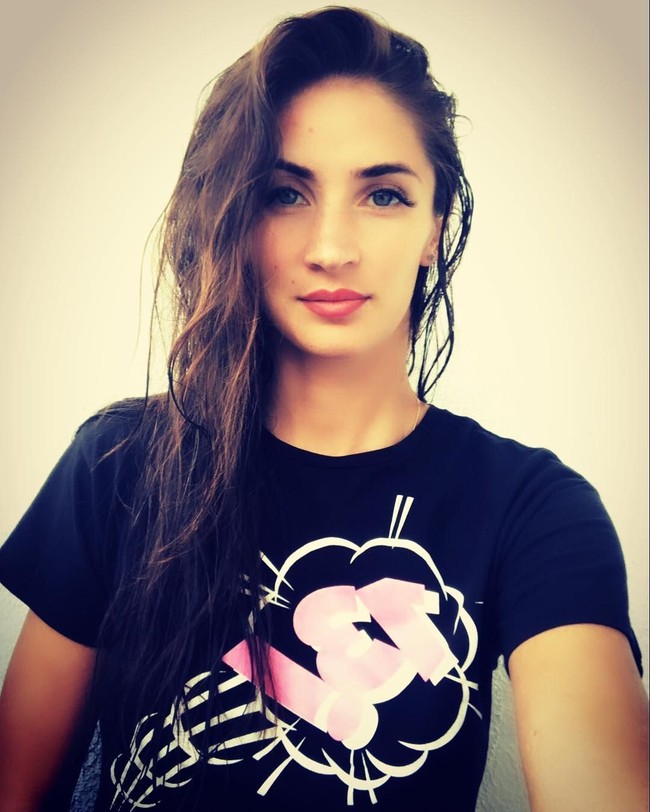 Ini penampilan Kristina Karapetyan setelah menjalani sesi latihan. Melalui keterangan foto di Instagram, Kristina menceritakan apa saja latihan yang harus dijalaninya dan tim volinya yaitu berlari cepat dan loncat. Foto: Instagram Kristina Karapetyan