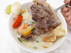 Puas Santap Bakso Buntut dan Rusuk Sum Sum Jumbo
