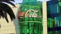 Nah yang ini juga masih Coca-cola tapi bentuk botol. Ini adalah gedung kantor Coca-cola di Las Vegas. Unik ya! Foto: Istimewa
