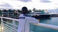 Ia selalu membagi cerita travelingnya lewat akun Instagram pribadi (alibayeva_q/Instagram)