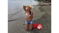 Ini saat Jasmin di Tagum, Davao. Tagum punya pantai berpasir hitam yang indah (jazzyalkhaldi/Instagram) 
