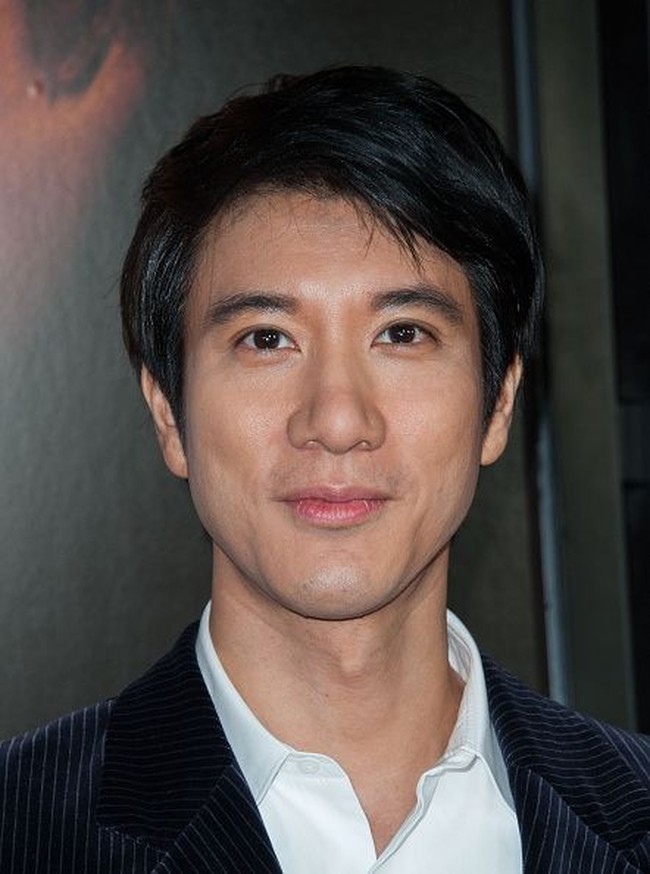 Bukan hanya wanita, cukup banyak pula artis pria Asia yang awet muda. Salah satunya Wang Leehom (42 tahun). Usia penyanyi dan aktor asal China itu terlihat tak berbeda jauh dari istrinya yang lebih muda 10 tahun. Foto: Getty Images