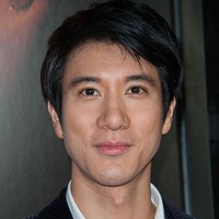 Bukan hanya wanita, cukup banyak pula artis pria Asia yang awet muda. Salah satunya Wang Leehom (42 tahun). Usia penyanyi dan aktor asal China itu terlihat tak berbeda jauh dari istrinya yang lebih muda 10 tahun. Foto: Getty Images