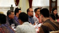 Diketahui 26 konglomerat generasi kedua, diantaranya Garibaldi Thohir, Anindya N. Bakrie (Bakrie Group), Muki Hamami (Trakindo Utama), Martin Hartono (PT Djarum), Anthony Pradiptya (Plug and play), Axton Salim (Salim Group).