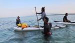 Sembari Paddling, Susi Lepaskan Induk Lobster ke Laut Natuna