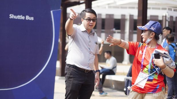 Kinerja sukarelawan Asian Games menuai pujian juga kritik.