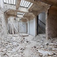 Reruntuhan bekas toilet umum di sebuah restoran ini sangat buruk kondisinya. Hampir mustahil untuk dipakai lagi ataupun direnovasi. Foto: Dok. Apartment Therapy, Dok. Genmice