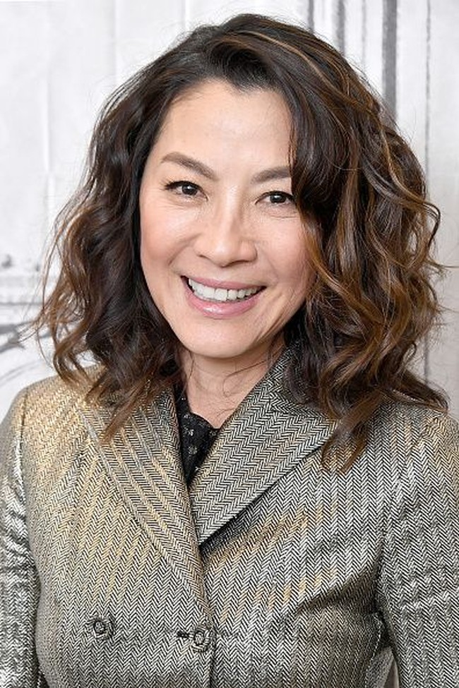 Artis Asia lain yang juga awet muda datang dari Malaysia. Adalah Michelle Yeoh (56 tahun) yang pernah bermain dalam salah satu franchise film James Bond. Foto: Getty Images