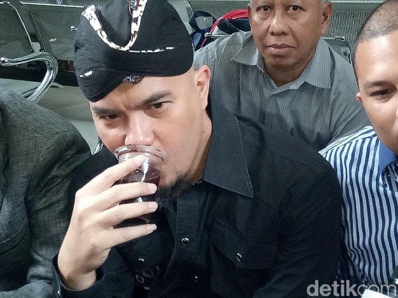 Ahmad Dhani Tertawa dan Malas Tanggapi Sindiran Wanda Hamidah