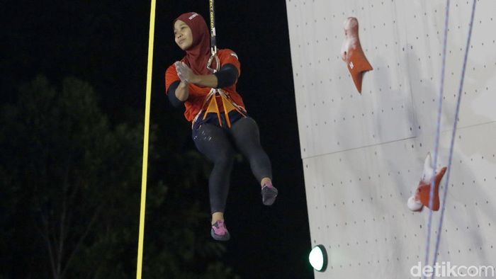 Aries Susanti Rahayu memecahkan rekor dunia panjat tebing di nomor speed putri di Xiamen, China. (Dok. Foto: Rachman Haryanto/detikSport)