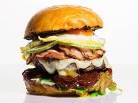 Ke Singapura? Jangan Lupa Cicipi 9 Burger Lezat dan Juicy Ini