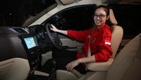 Medali emas yang didapatkan atlet Wushu Lindswell Kwokmembuatnya diganjar hadiah. Selain bonus Rp 1,5 miliar sudah menanti, Lindswell yang mendapatkan emas kedua untuk Indonesia itu juga mendapatkan sebuah mobil. Foto: Dok. Wuling Motors Indonesia