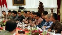Pertemuan para konglomerat muda dengan Presiden Joko Widodo ini pun menghadiri pula Rosan Roeslani, Ketua Umum Kadin Indonesia sebagai penyambung kedua pihak.