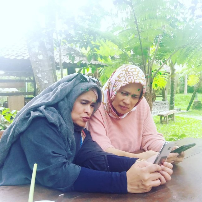 Setelah peristiwa tersebut, penampilan Neno Warisman ikut mencuri perhatian. Ia memakai gaya hijab yang tak berubah dari sekitar 20 tahun yang lalu. Foto: Instagram/Nenowarismannew