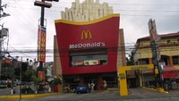 Wah McDonalds memang tak pernah tanggung kalau membuat iklan. Restorannya ini dijadikan objek marketing juga. Sekantung french fries ini pasti mengundang banyak pembeli yang tergoda. Foto: Istimewa