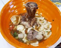 Chop Buntut Cak Yo: Puas Makan Bakso Buntut Plus Rusuk Sum Sum Jumbo