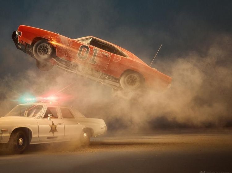 Keren! Fotografer Ini Potret Adegan Epik Pakai Mobil Miniatur