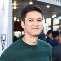 Beberapa waktu lalu Harry Shum Jr (36 tahun) masih bermain sebagai anak SMA dalam serial Glee. Tak sangka, usianya sudah menginjak 36 tahun ini. Foto: Getty Images