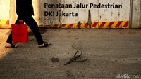 Terdapat beberapa cabang pada kabel tersebut.