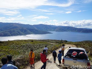 Legenda Unik Danau Laki-laki dan Perempuan di Pedalaman Papua Barat
