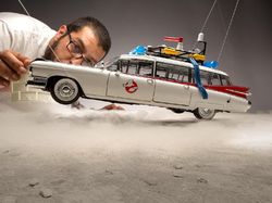 Keren! Fotografer Ini Potret Adegan Epik Pakai Mobil Miniatur