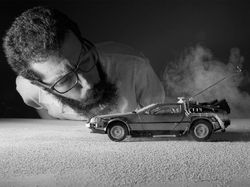 Keren! Fotografer Ini Potret Adegan Epik Pakai Mobil Miniatur