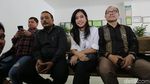 Yeslin Hadiri Sidang, Ke Mana Delon?