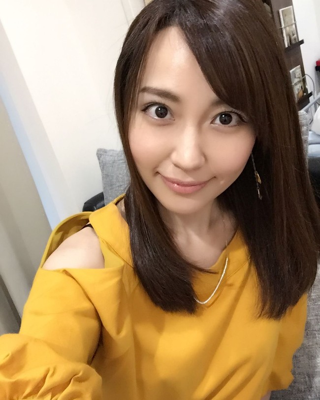 Di Instagramnya, Yuko menjelaskan bahwa ia kelahiran 1972. Naturaly ageless, begitulah ia menggambarkan penampilannya yang tak menua. Foto: dok. Instagram