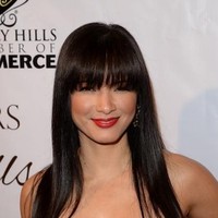 Kelly Hu (50 tahun) adalah aktris, mantan model dan ratu kecantikan Amerika Serikat keturunan China. Tampilan wajah yang muda membuat orang tak menyangka jika ia sudah memasuki kepala lima. Foto: Getty Images