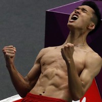 Aksi Jojo talanjang dada itu menjadi pembahasan menarik para netizen di media sosial. Tak sedikit yang meresponsnya dengan kata-kata kocak. Salah satunya dari akun Twitter @LilyVergita. SH*T OVARIUM GW MELEDAK LEDAK MEMPRODUKSI SEL TELUR. (Foto: Reuters)