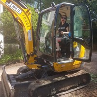 Tapi di tangan seorang arsiek jenius, Laura Jane Clakr, kamu akan terpana dengan transformasi toilet umum rusak menjadi rumah yang sangat cantik. Foto: Dok. Apartment Therapy, Dok. Genmice