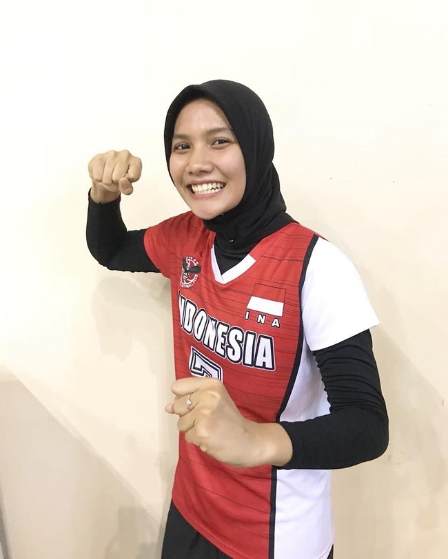 Setelah berhijab, penampilan Nandita memang cukup berubah. Ia terlihat mencoba beragam jenis hijab seperti hijab instan hingga khimar syari. (Foto: Instagram/nanditaayu17)