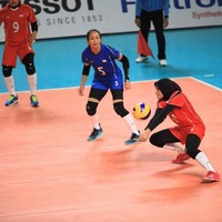 Saat bertanding, Nandita memilih hijab instan berbahan nyaman. Hijab berwarna hitam yang ia kenakan saat bertanding di Asian Games tampak seragam dengan pemain bola voli berhijab lainnya seperti Tri Retno Mutiara. (Foto: Instagram/nanditaayu17)