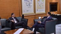 Sebelum berangkat ke paripurna DPRD DKI Jakarta, Anies dan Sandiaga juga sempat berbincang berdua. (Foto: dok. Instagram Anies Baswedan)