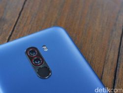 Unboxing Pocophone F1, Ponsel Gahar Ramah Kantong