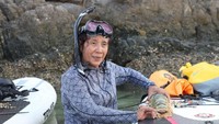 Dikutip dari instagram @susipudjiastuti115, Susi mengimbau kepada para nelayan dan pengepul untuk tidak menangkap lobster yang bertelur. Pool/Dok. Kementerian Kelautan dan Perikanan.