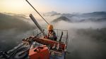 China Bangun Jembatan di Atas Awan