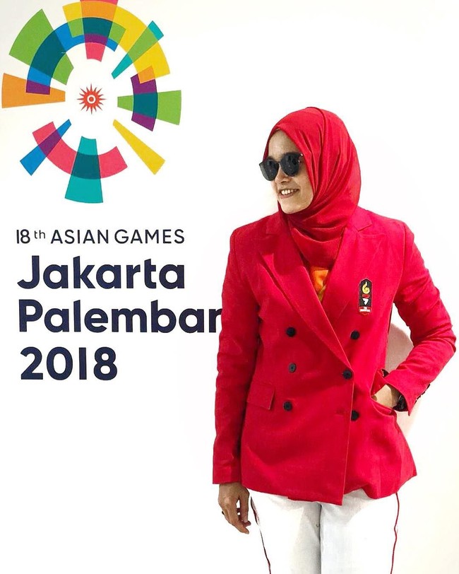 Puspa Arum Sari, atlet pencak silat berhijab ini berhasil mengharumkan nama Indonesia di Asian Games 2018. Ia meraih medali emas untuk nomor seni tunggal putri di Padepokan Pencak Silat, Taman Mini Indonesia Indah (TMII) hari Senin (27/08/2018). Foto: Instagram/Arumdara