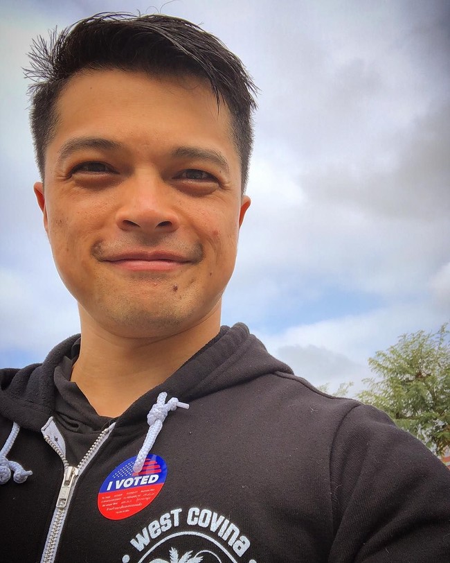 Vincent Rodriguez III (36 tahun) merupakan aktor Amerika Serikat keturunan Filipina. Terlihat masih muda, ia mengaku masih dimintakan Kartu Identitas ketika membeli alkohol. Foto: Getty Images