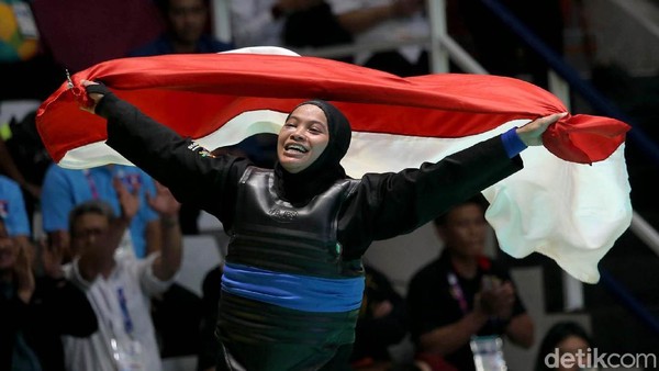 Pesilat Putri Sarah Tria Monita Sabet Emas untuk Indonesia