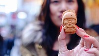 Liburan ke Jepang, Greysia tak lupa ke Dotonburi. Ia memotret cake lucu yang mungil ini. Nampak foto-foto jepretan Greysia begitu keren ya? Foto: Instagram greyspolii