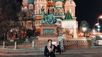 Ia pun berapa kali berkunjung ke Rusia, salah satunya St Petersburg (alibayeva_q/Instagram)