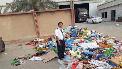 Penampakan Air Zamzam yang Diambil Paksa dari Koper Jemaah Haji