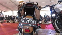 Ya saya modifikasinya sederhana saja, karena masih awal juga. Ini saya buat bukan bergaya boober atau cafe racer, tapi saya menyebutnya Neo Retro, kata Gil. Foto: Ruly Kurniawan