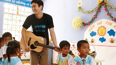 Manisnya Kedekatan Siwon Choi SuJu dengan Anak-anak