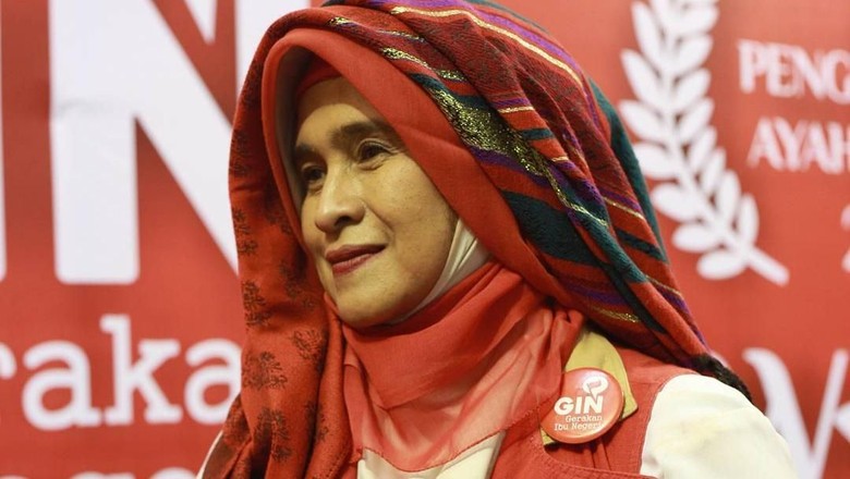 Puisi Munajat 212 dan Doa Kesukaan Neno Warisman Puisi Munajat 212 dan Doa Kesukaan Neno Warisman
