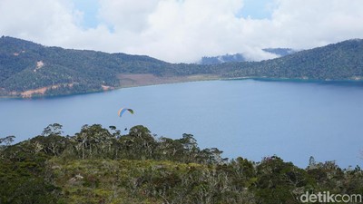 Foto: Danau Laki-laki dan Perempuan di Pedalaman Papua